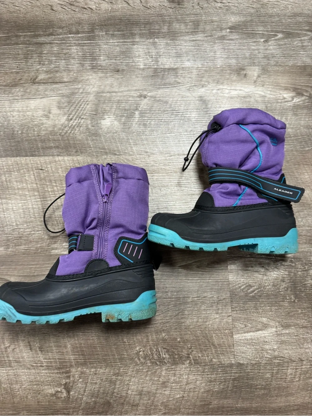 Aleader girls snow